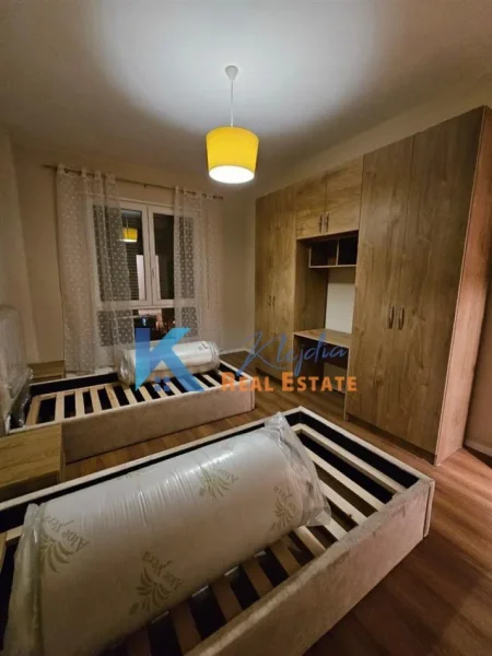 Tirane, jap me qera apartament 2+1+Ballkon Kati 6, 100 m² 700 € (Rruga 5 Maji)