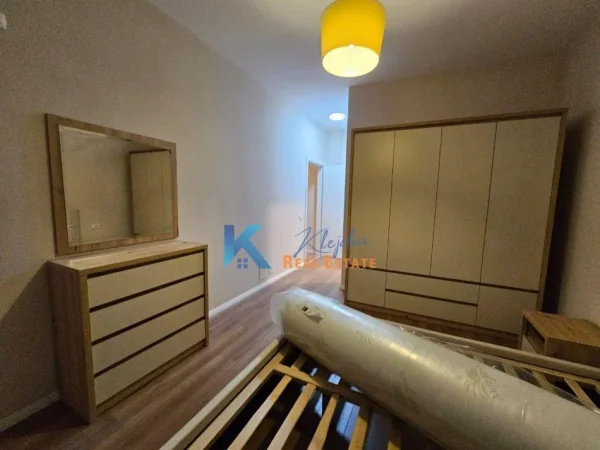 Tirane, jap me qera apartament 2+1+Ballkon Kati 6, 100 m² 700 € (Rruga 5 Maji)