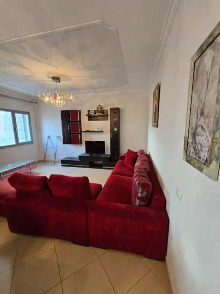 Tirane, jepet me qera apartament 2+1+Ballkon Kati 9, 85 m² 600 € (Zogu i Zi)