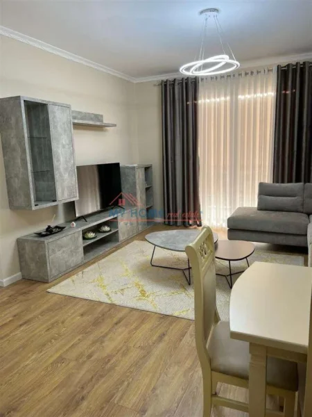 Tirane, jepet me qera apartament 2+1+Ballkon Kati 2, 100 m² 800 € (Rruga Gramoz Pashku)