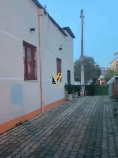 Tirane, jepet me qera shtepi 1 Katshe Kati 0, 210 m² 620 € (LAPRAKE)