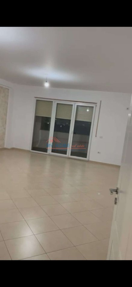 Tirane, jepet me qera zyre Kati 2, 129 m² 500 € (5 Maji)