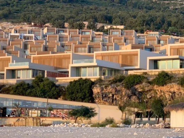 Dhermi - Palase, shitet Vile 3+1 , 350 m² (green coast)