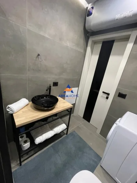 Tirane, jepet me qera apartament 2+1+Ballkon Kati 9, 105 m² 1.300 € 