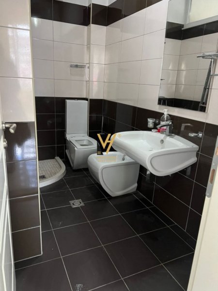 Tirane, jepet me qera zyre Kati 2, 83 m² 600 € (5 MAJI)