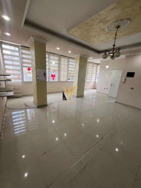 Tirane, jepet me qera zyre Kati 2, 83 m² 600 € (5 MAJI)