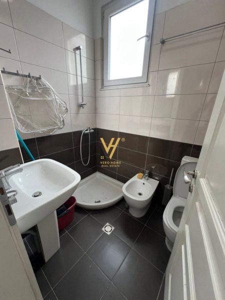 Tirane, jepet me qera zyre Kati 2, 83 m² 600 € (5 MAJI)