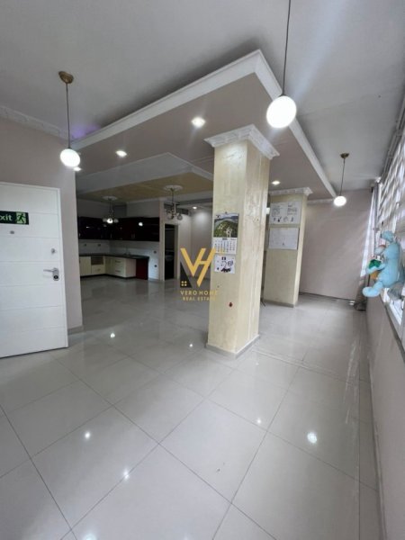 Tirane, jepet me qera zyre Kati 2, 83 m² 600 € (5 MAJI)