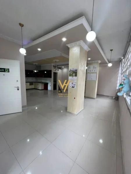 Tirane, jepet me qera zyre Kati 2, 83 m² 600 € (5 MAJI)