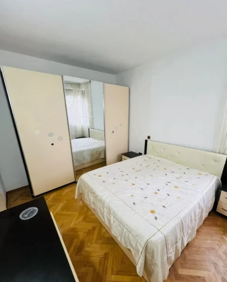 Tirane, jepet me qera apartament 3+1 Kati 4, 126 m² 650 € 