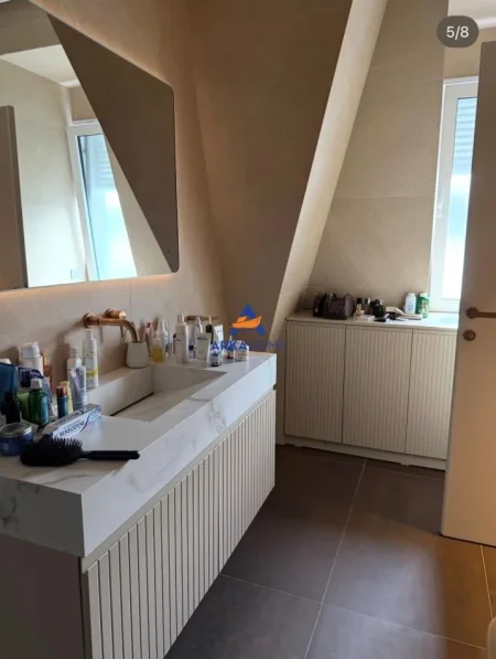 Tirane, jepet me qera apartament 2+1+Ballkon Kati 2, 120 m² 2.200 € 