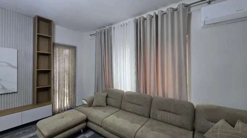 Tirane, jepet me qera apartament 1+1 Kati 7, 70 m² 700 €