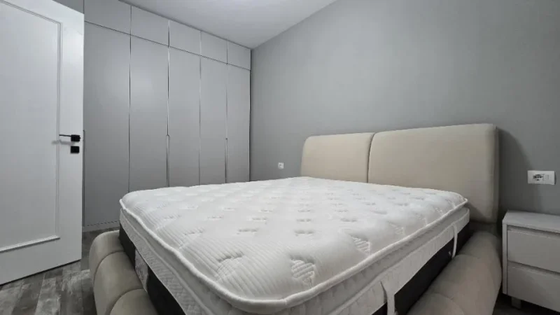 Tirane, jepet me qera apartament 1+1 Kati 7, 70 m² 700 €