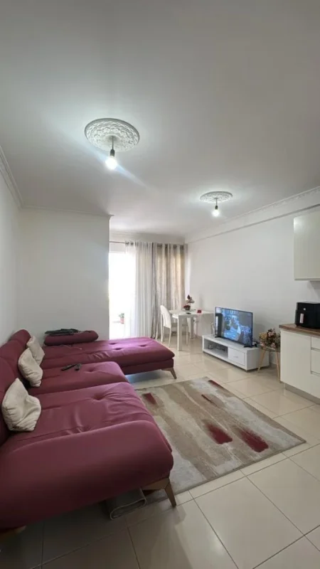 Tirane, jepet me qera apartament 1+1+Ballkon Kati 4, 75 m² 410 € Yzberisht (Bulevard iMigjeni)