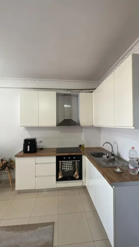 Tirane, jepet me qera apartament 1+1+Ballkon Kati 4, 75 m² 410 € Yzberisht (Bulevard iMigjeni)