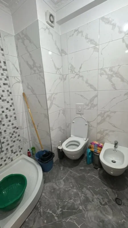 Tirane, jepet me qera apartament 1+1+Ballkon Kati 4, 75 m² 410 € Yzberisht (Bulevard iMigjeni)