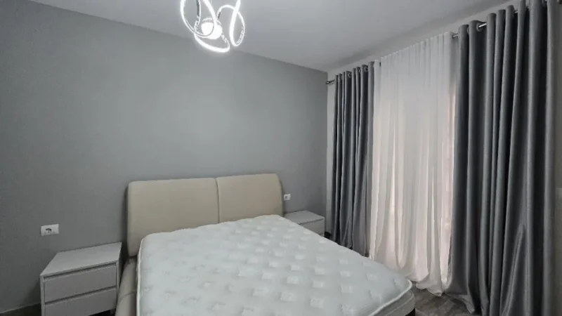 Tirane, jepet me qera apartament 1+1 Kati 7, 70 m² 700 €