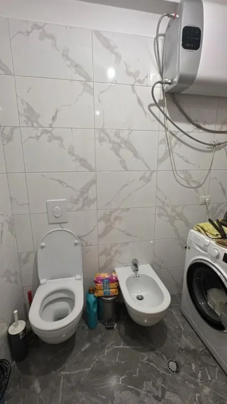Tirane, jepet me qera apartament 1+1+Ballkon Kati 4, 75 m² 410 € Yzberisht (Bulevard iMigjeni)