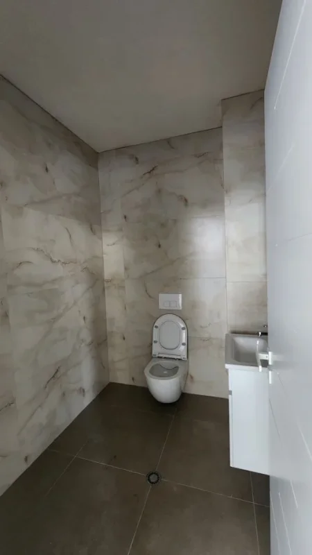 Tirane, jepet me qera ambjent biznesi Kati 0, 125 m² 1.500 € (ISH PARKU)