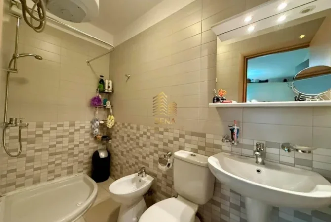 Tirane, shitet apartament 2+1+Ballkon Kati 4, 93 m² 212.000 € (Qyteti Studenti, Kompleksi Ana)