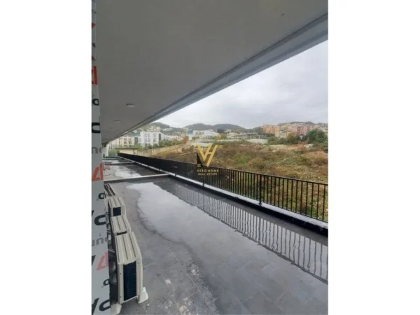 Tirane, jepet me qera apartament 2+1+Ballkon Kati 1, 170 m² 1.300 € (LIQENI I THATE)