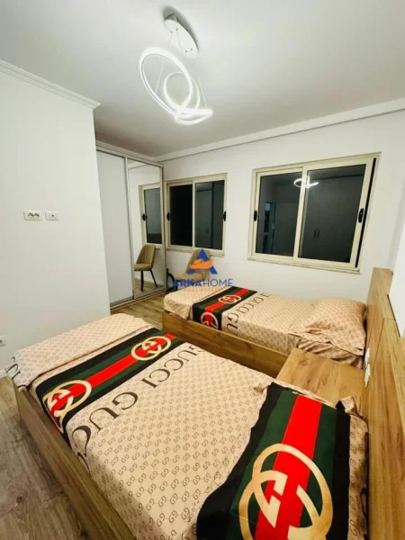 Tirane, jepet me qera apartament 1+1+Ballkon Kati 5, 60 m² 520 € 