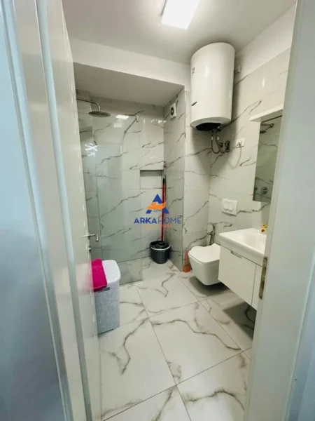 Tirane, jepet me qera apartament 1+1+Ballkon Kati 5, 60 m² 520 € 