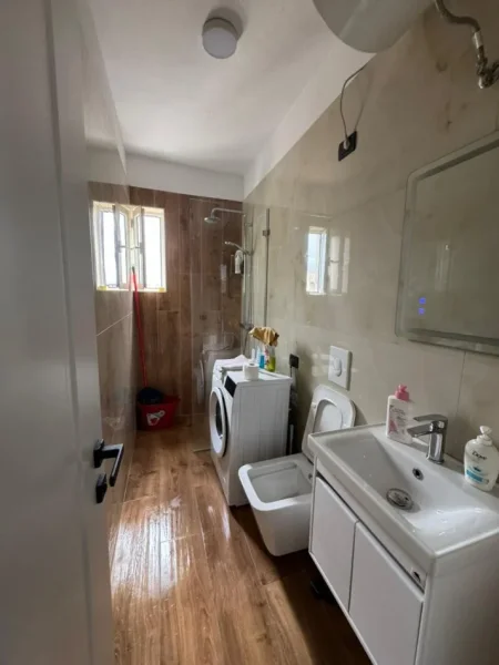 Tirane, jepet me qera apartament 1+1 Kati 4, 