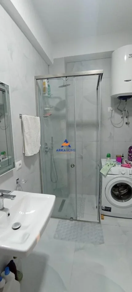 Tirane, jepet me qera apartament 1+1+Ballkon Kati 5, 60 m² 468 € 