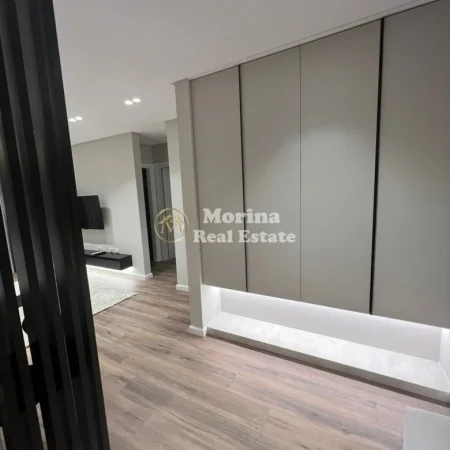 Tirane, jepet me qera apartament 2+1 Kati 7, 80 m² 700 € (Fusha e Aviacionit)