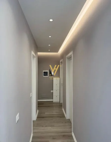 Tirane, jepet me qera apartament 2+1+Ballkon Kati 8, 103 m² 930 € (DON BOSKO)