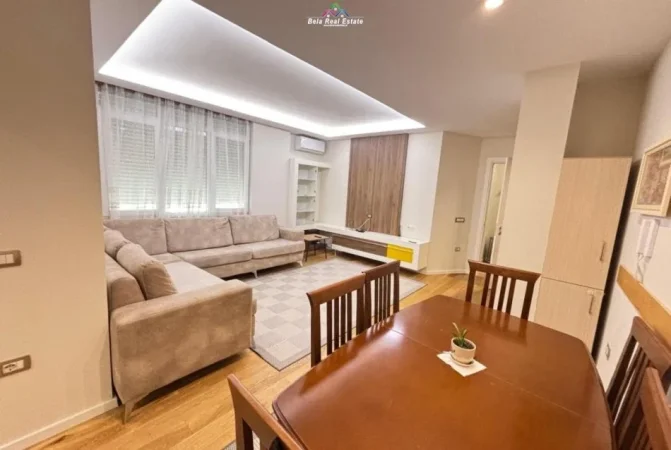Tirane, jepet me qera apartament 3+1 , 100 m² 830 € (shhkolla e kuqe)