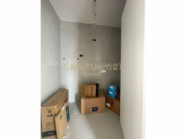 Tirane, jepet me qera apartament 2+1 Kati 3, 129 m² 1.500 € (Lake View)