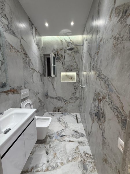 Tirane, jepet me qera Vile , 200 m² 2.000 € (Prane Garden Building, Tirane)