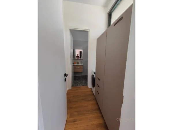 Tirane, jepet me qera 3+1 Kati 0, 220 m² 2.500 € (TEG)