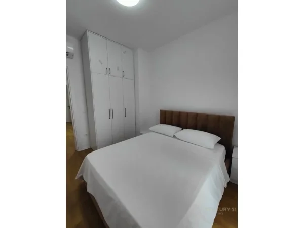 Tirane, jepet me qera 3+1 Kati 0, 220 m² 2.500 € (TEG)