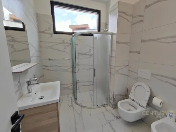 Tirane, jepet me qera 3+1 Kati 0, 220 m² 2.500 € (TEG)