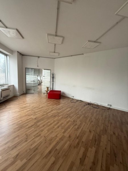 Tirane, jepet me qera ambjent biznesi Kati 1, 203 m² 