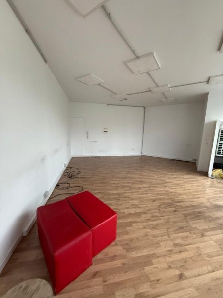 Tirane, jepet me qera ambjent biznesi Kati 1, 203 m² 