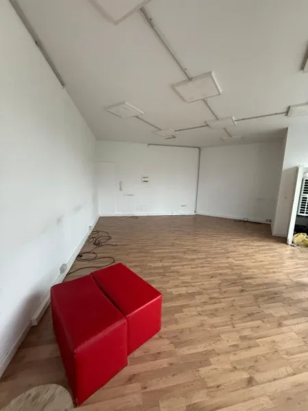 Tirane, jepet me qera ambjent biznesi Kati 1, 203 m² 