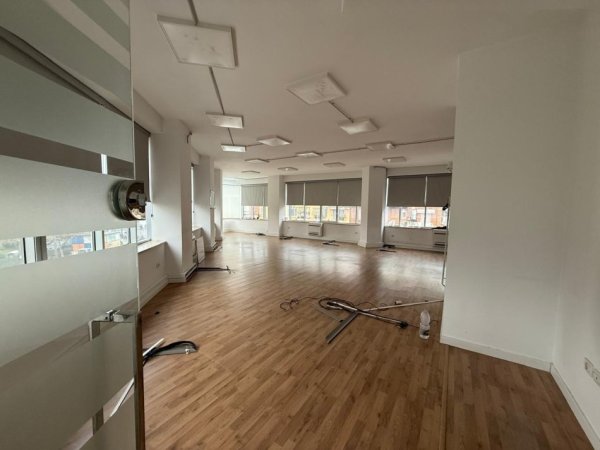 Tirane, jepet me qera ambjent biznesi Kati 1, 203 m² 