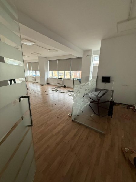 Tirane, jepet me qera ambjent biznesi Kati 1, 203 m² 