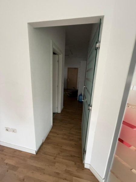 Tirane, jepet me qera ambjent biznesi Kati 1, 203 m² 