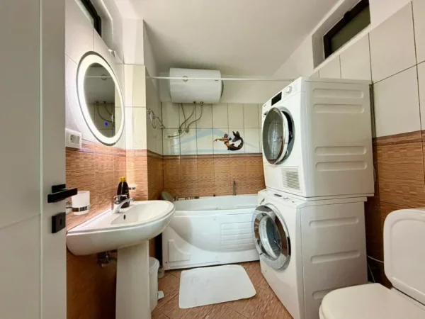 Tirane, jepet me qera apartament 3+1+Aneks+Ballkon Kati 3, 92 m² 1.200 € (Bulevardi B.Curri)