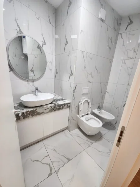 Tirane, jepet me qera apartament 2+1 , 100 m² 870 € (Kopshti Zoologjik)