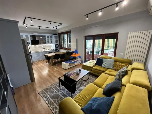 Tirane, jepet me qera apartament 1+1 Kati 4, 98 m² 450 € 