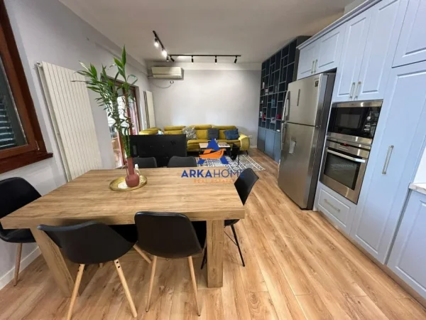 Tirane, jepet me qera apartament 1+1 Kati 4, 98 m² 450 € 