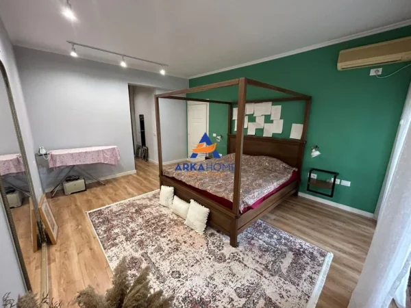 Tirane, jepet me qera apartament 1+1 Kati 4, 98 m² 450 € 