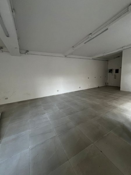 Tirane, jepet me qera ambjent biznesi Kati 0, 100 m² 1.200 € (ALI DEMI)