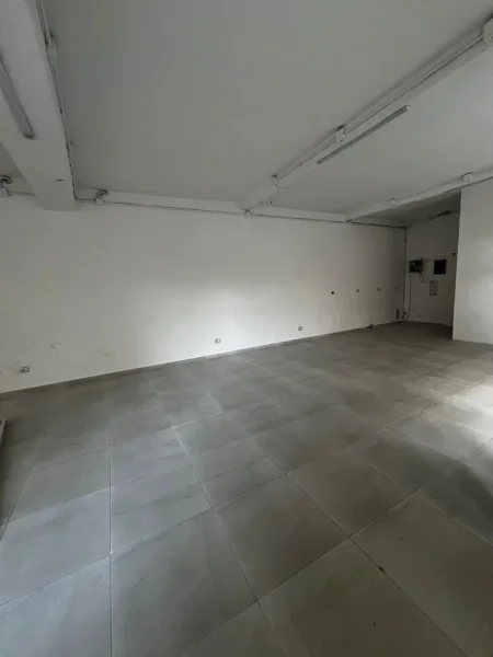 Tirane, jepet me qera ambjent biznesi Kati 0, 100 m² 1.200 € (ALI DEMI)